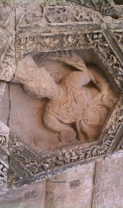 Baalbek_roof_sculpture_(Ceres).jpg