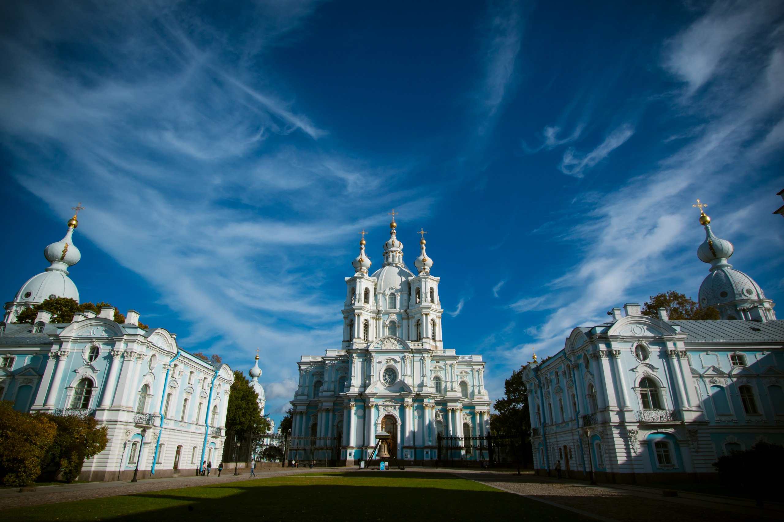 Фото смольного собора петербурга. Храм Смольный собор Санкт-Петербург. Смольный Воскресения Христова собор г Санкт-Петербург. Воскресенский Смольный собор Архитектор. Смольный собор Петровское Барокко.